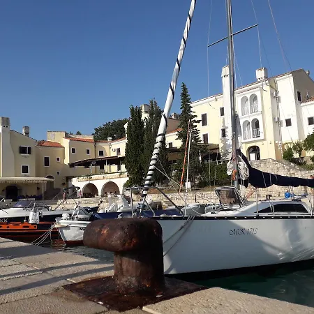 And Haludovo - Ribarsko Selo 3* مالينسكا