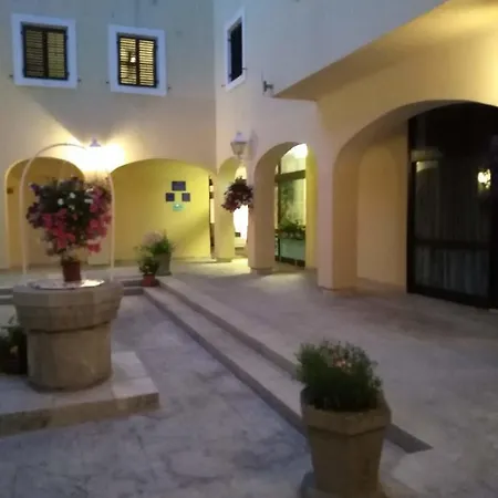 Penzion And Haludovo - Ribarsko Selo 3*