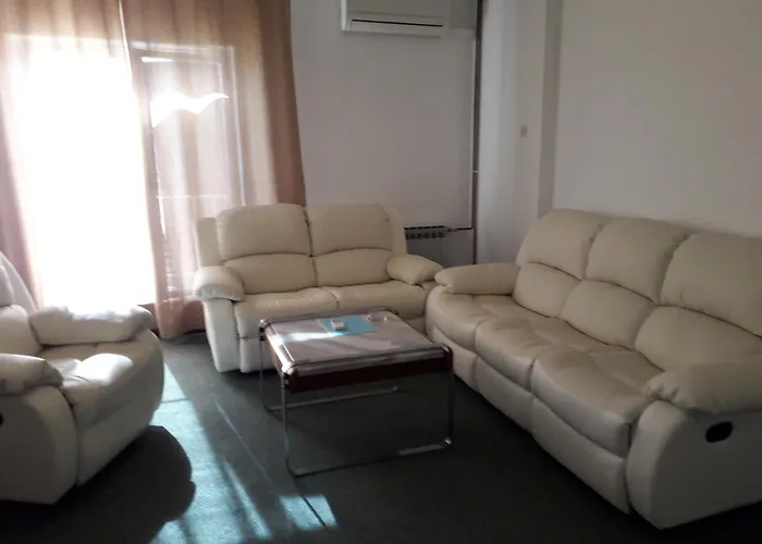 And Haludovo - Ribarsko Selo مالينسكا