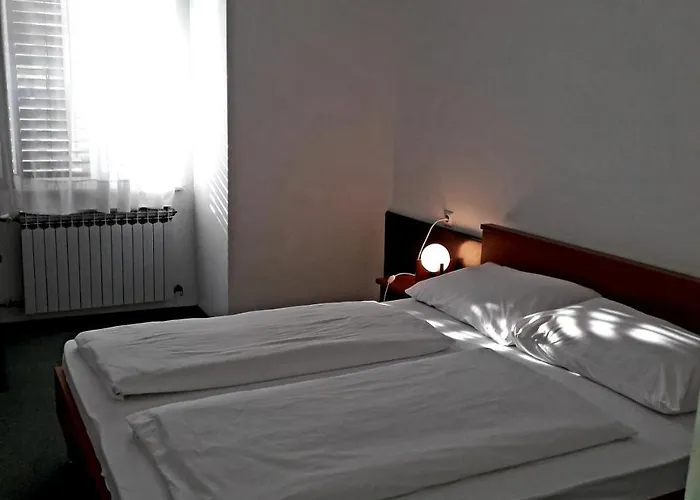 And Haludovo - Ribarsko Selo 3* مالينسكا